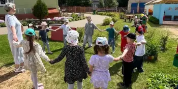 Музыкальное развлечение "Дружба начинается с улыбки"
